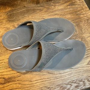 Fit Flop Uberknit Toe Thing /GraySilver Woven Metallic Flip Flop